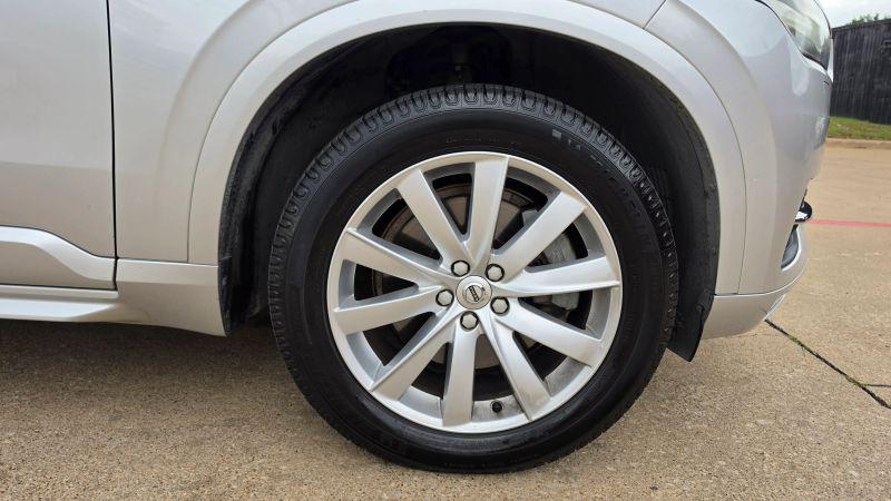 2016 Volvo XC90 T6 Momentum