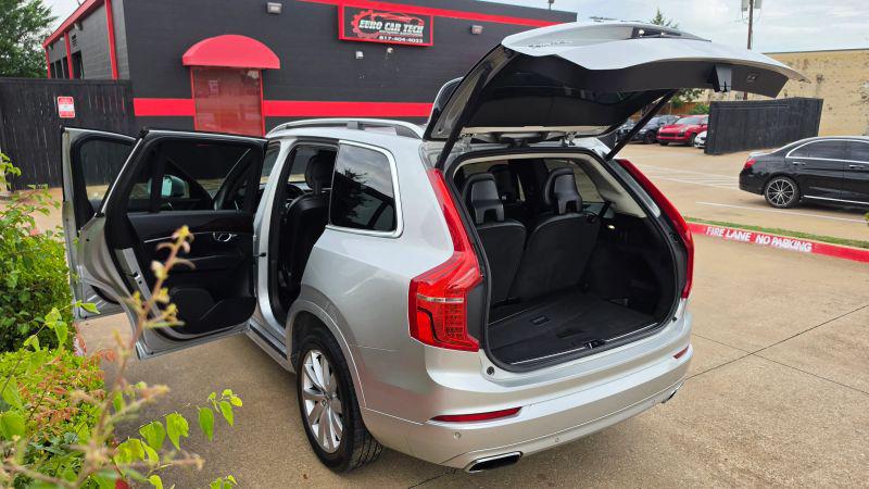 2016 Volvo XC90 T6 Momentum