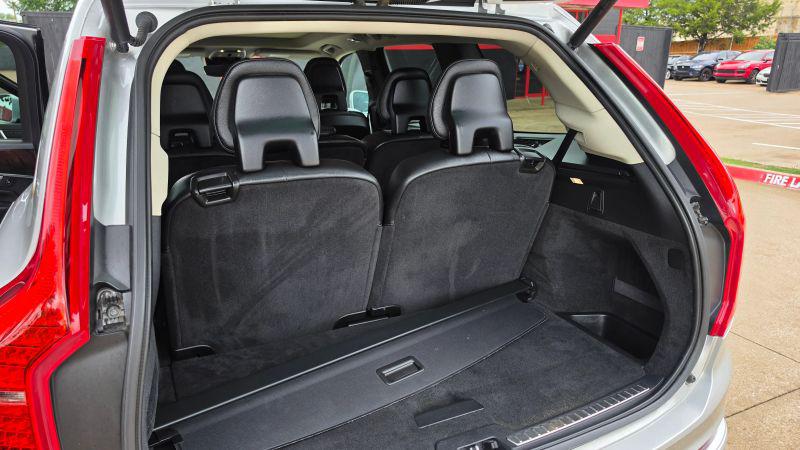 2016 Volvo XC90 T6 Momentum