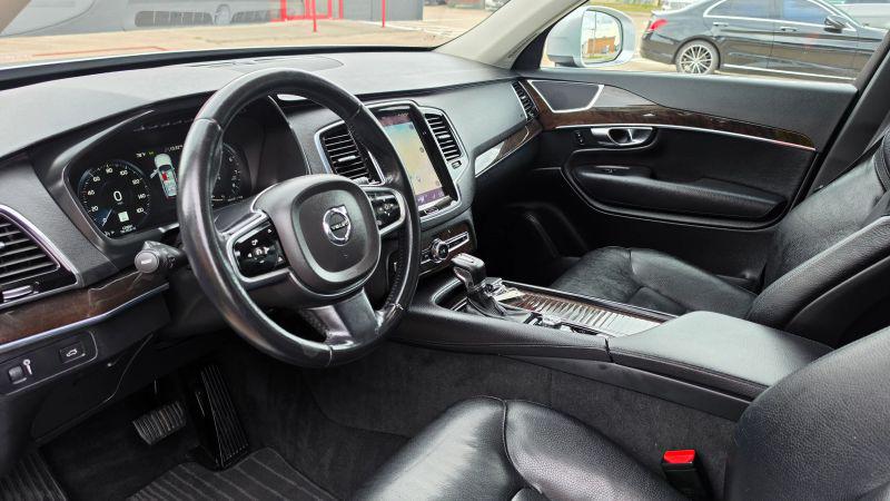 2016 Volvo XC90 T6 Momentum