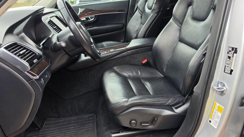 2016 Volvo XC90 T6 Momentum
