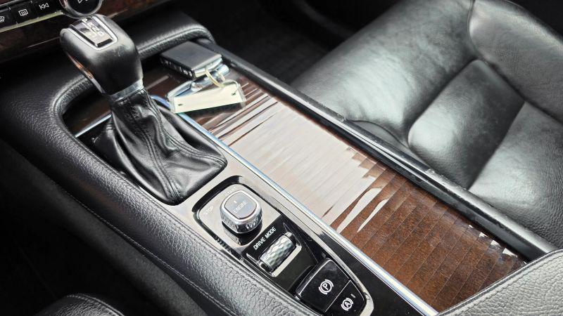2016 Volvo XC90 T6 Momentum