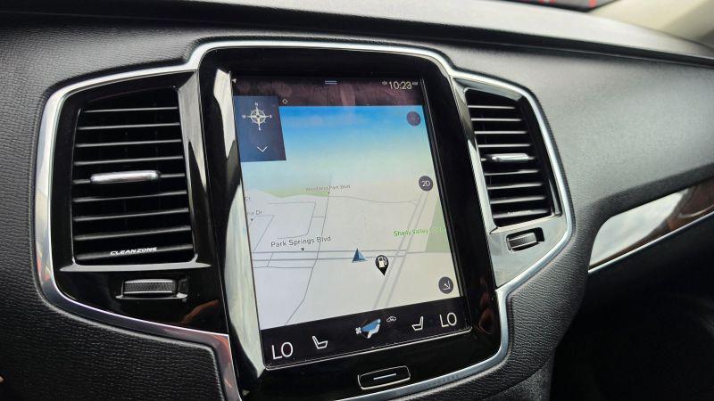 2016 Volvo XC90 T6 Momentum