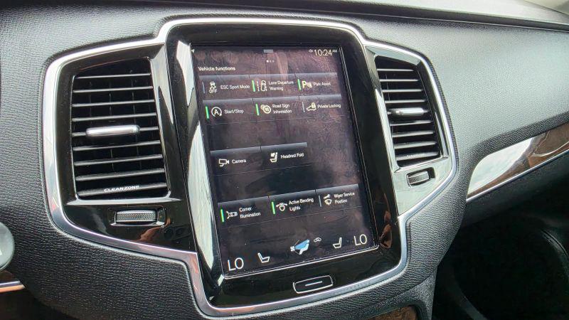 2016 Volvo XC90 T6 Momentum