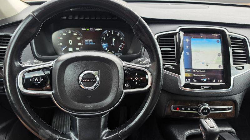 2016 Volvo XC90 T6 Momentum