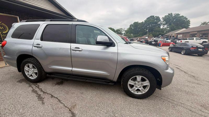 2011 Toyota Sequoia SR5 5.7L V8 for sale in Gladstone, MO