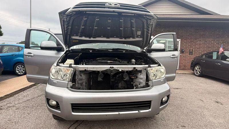 2011 Toyota Sequoia SR5 5.7L V8