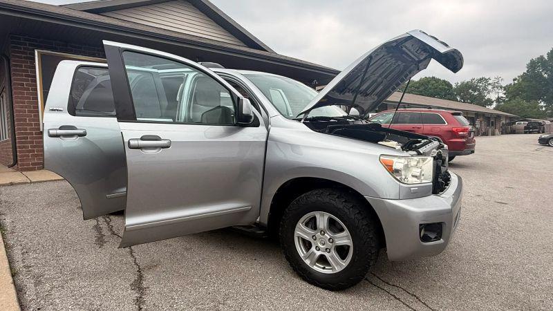 2011 Toyota Sequoia SR5 5.7L V8