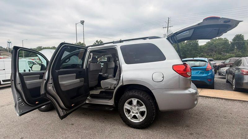 2011 Toyota Sequoia SR5 5.7L V8