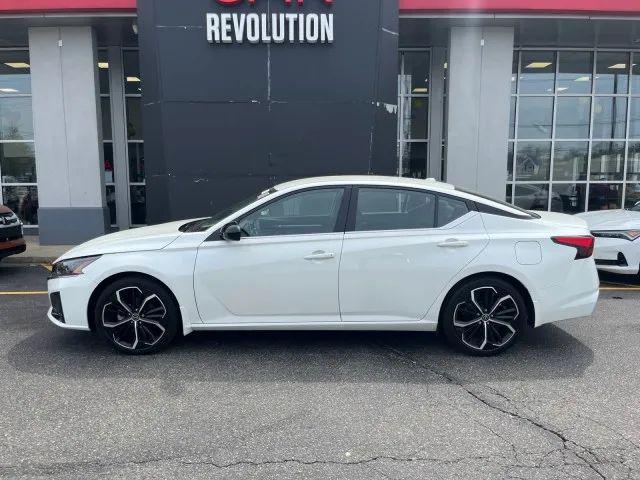 2025 Nissan Altima SR FWD