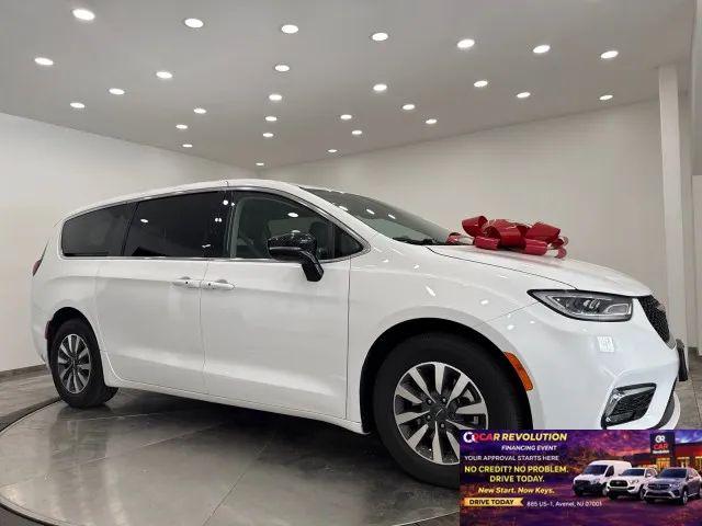 2024 Chrysler Pacifica Hybrid Select for sale in Avenel, NJ