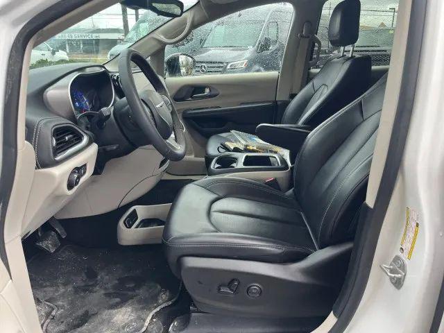 2024 Chrysler Pacifica Hybrid Select