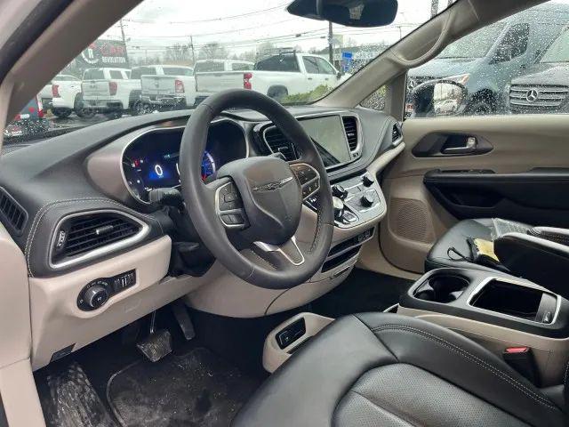 2024 Chrysler Pacifica Hybrid Select