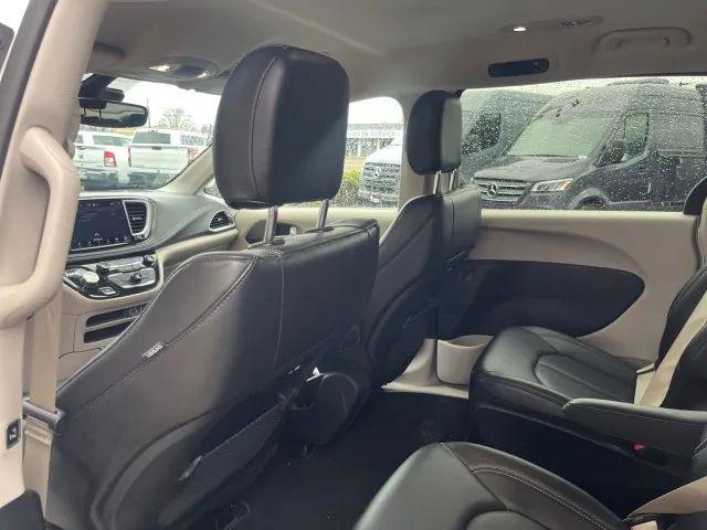 2024 Chrysler Pacifica Hybrid Select