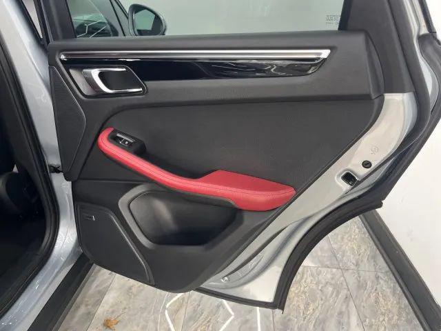 2022 Porsche Macan Base