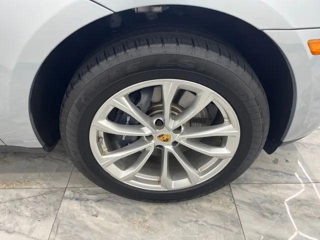 2022 Porsche Macan Base