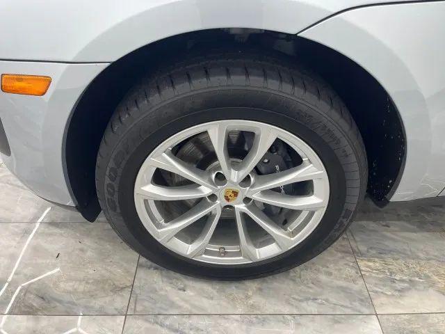2022 Porsche Macan Base