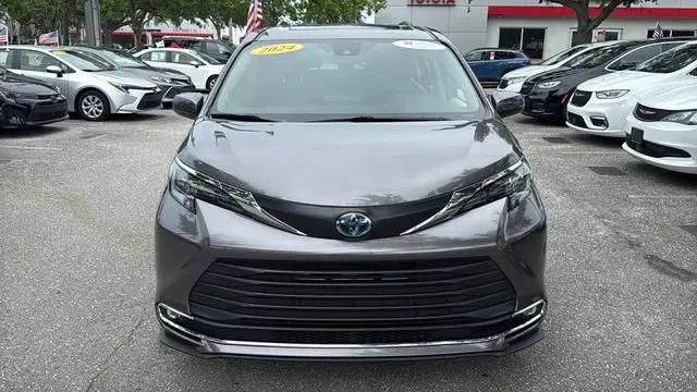 2024 Toyota Sienna XLE