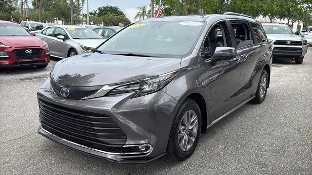 2024 Toyota Sienna XLE
