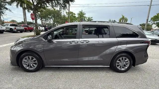 2024 Toyota Sienna XLE