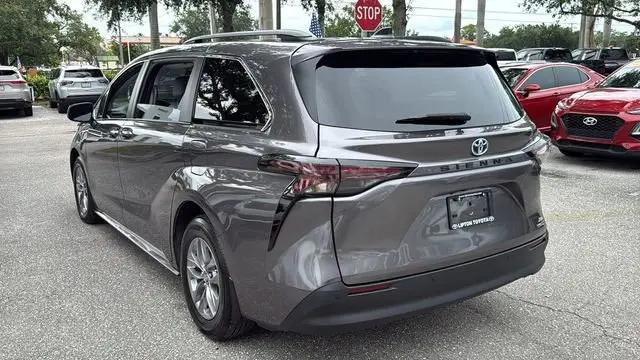 2024 Toyota Sienna XLE