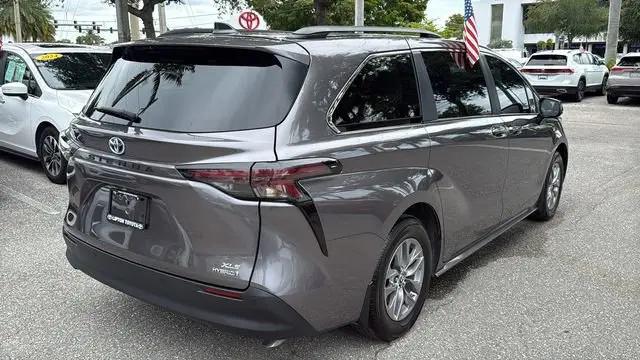 2024 Toyota Sienna XLE