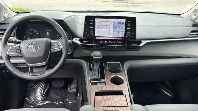 2024 Toyota Sienna XLE