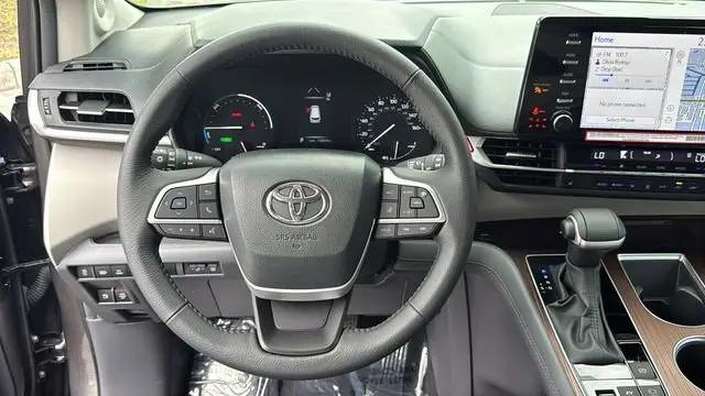 2024 Toyota Sienna XLE