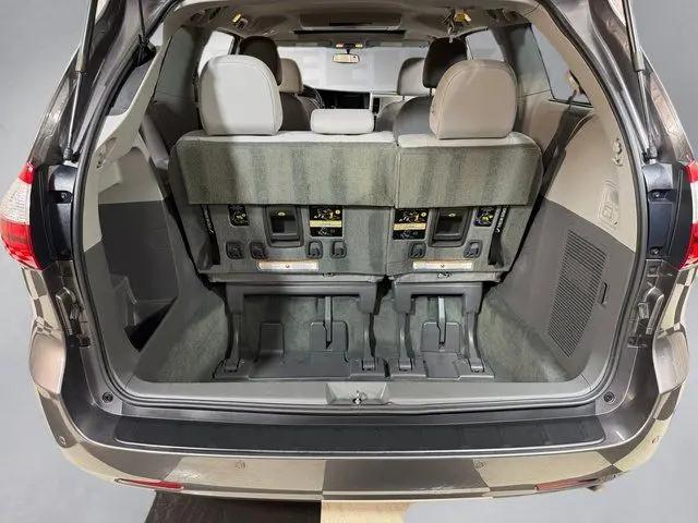 2017 Toyota Sienna XLE Premium 7 Passenger