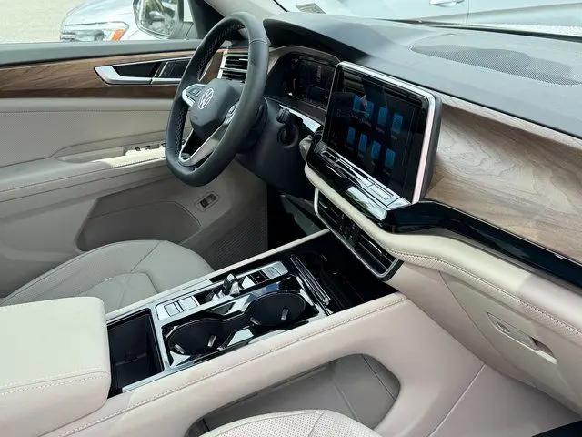 2026 Volkswagen Atlas SE with Technology