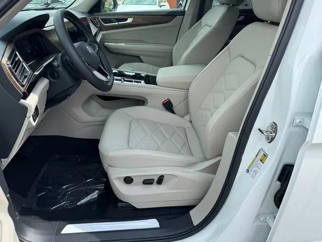 2026 Volkswagen Atlas SE with Technology