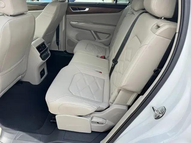 2026 Volkswagen Atlas SE with Technology