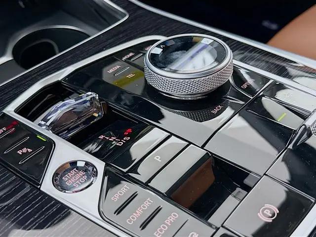 2027 BMW X7 M60i