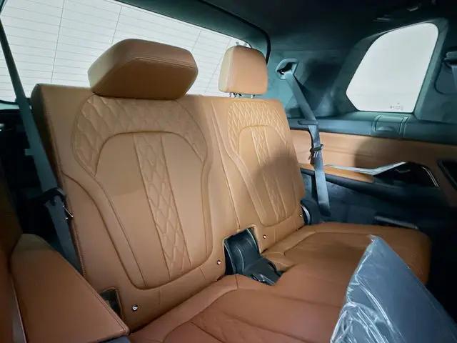 2027 BMW X7 M60i