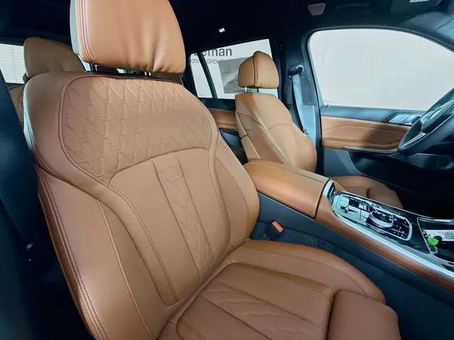 2027 BMW X7 M60i