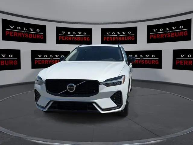 2023 Volvo XC60 B5 Plus Dark Theme