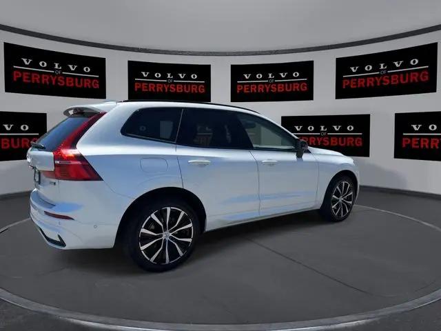 2023 Volvo XC60 B5 Plus Dark Theme