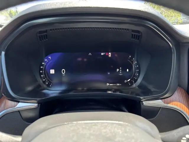2023 Volvo XC60 B5 Plus Dark Theme