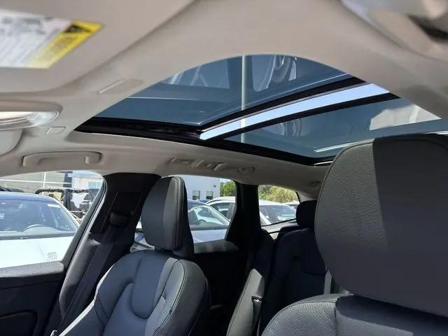 2023 Volvo XC60 B5 Plus Dark Theme