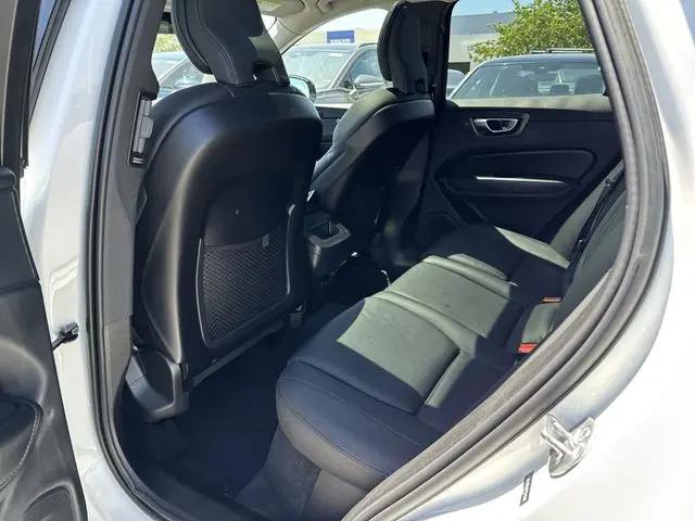 2023 Volvo XC60 B5 Plus Dark Theme