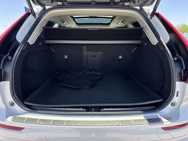 2023 Volvo XC60 B5 Plus Dark Theme