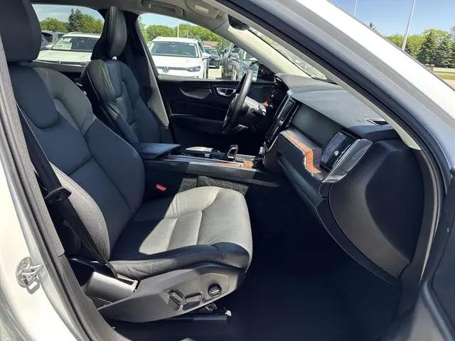 2023 Volvo XC60 B5 Plus Dark Theme