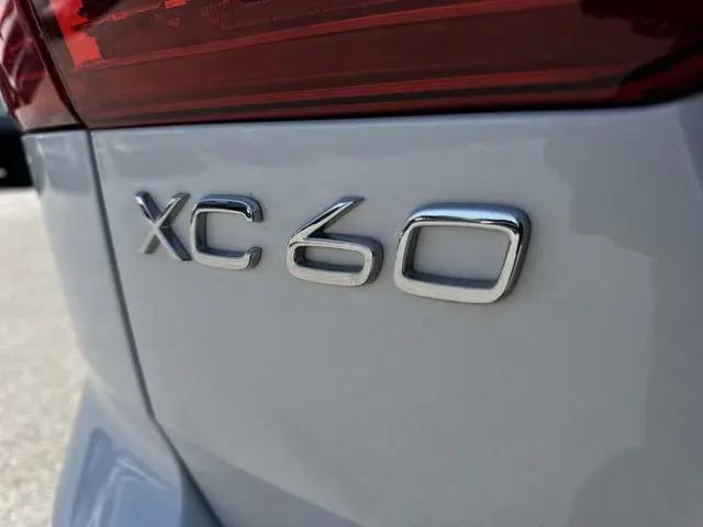 2023 Volvo XC60 B5 Plus Dark Theme