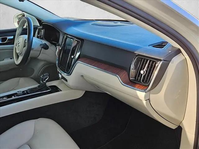 2019 Volvo S60 T6 Momentum