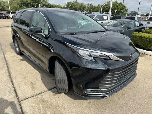 2026 Toyota Sienna LE