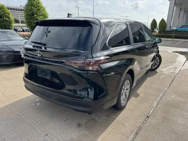 2026 Toyota Sienna LE