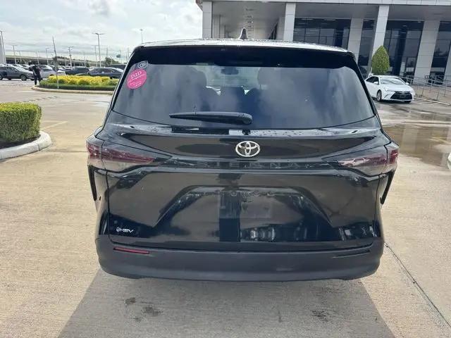 2026 Toyota Sienna LE