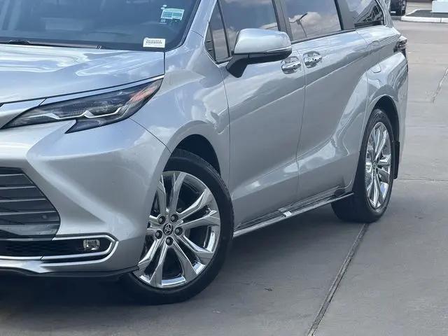 2024 Toyota Sienna Platinum