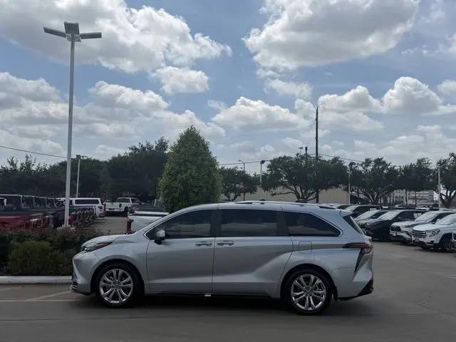 2024 Toyota Sienna Platinum