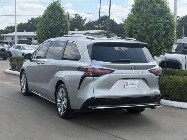 2024 Toyota Sienna Platinum